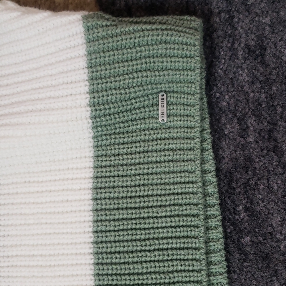 New hollister sweater. #5 - Picture 3 of 6